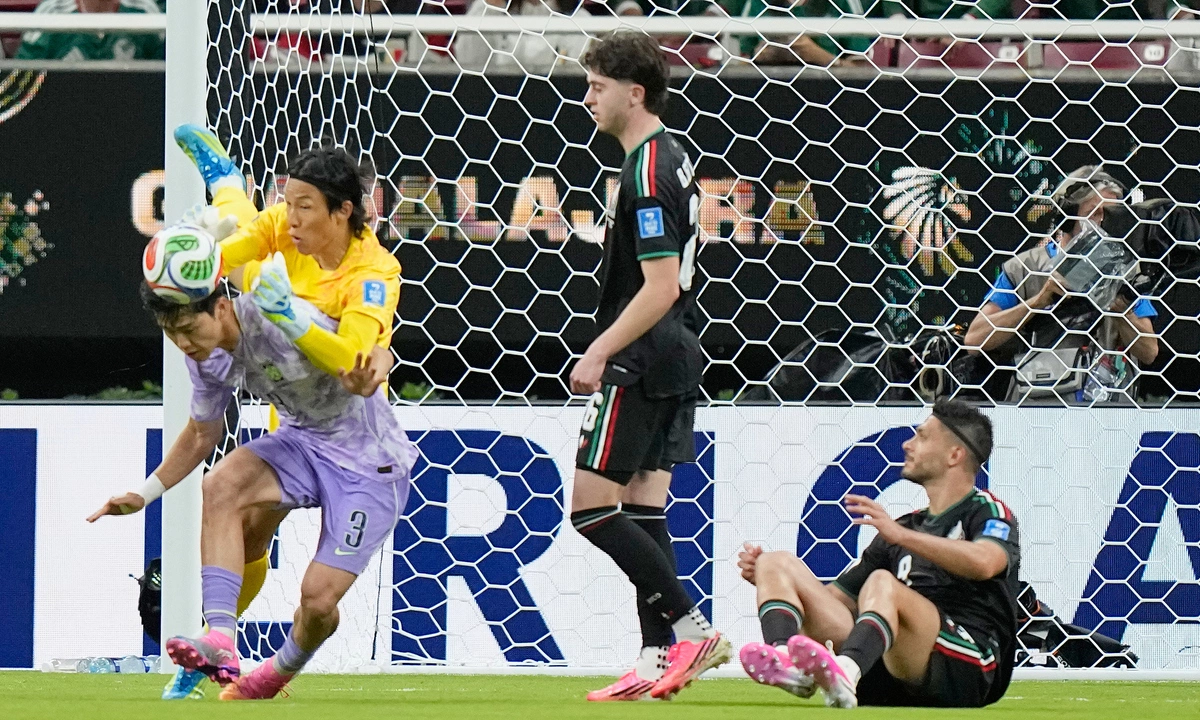 Mexico vượt qua vòng bảng World Cup 2026 nhờ sai lầm của thủ môn Hàn Quốc - hình ảnh - winxx88.vip Mexico vượt qua vòng bảng World Cup 2026 nhờ sai lầm của thủ môn Hàn Quốc - hình ảnh - winxx88.vip