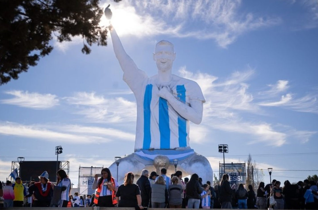 Argentina khánh thành tượng Messi cao 26 mét: góc nhìn mới cho người chơi Việt - hình ảnh - winxx88.vip Argentina khánh thành tượng Messi cao 26 mét: góc nhìn mới cho người chơi Việt - hình ảnh - winxx88.vip