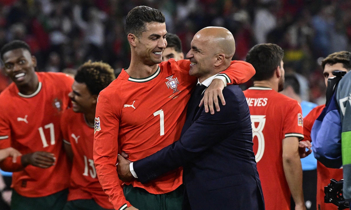 HLV tuyển Bồ Đào Nha đàm phán dẫn dắt Ronaldo ở Al Nassr - hình ảnh - winxx88.vip