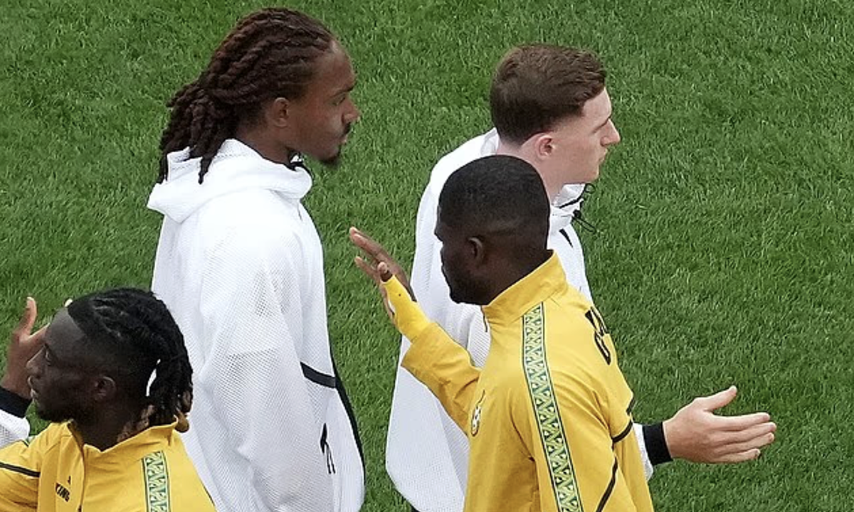 Cầu thủ Anh từ chối bắt tay đối thủ ở World Cup: Djed Spence gây tranh cãi trước trận gặp Ghana - hình ảnh - winxx88.vip Cầu thủ Anh từ chối bắt tay đối thủ ở World Cup: Djed Spence gây tranh cãi trước trận gặp Ghana - hình ảnh - winxx88.vip