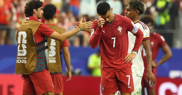 Ibrahimovic chê HLV Martinez không dám hy sinh Ronaldo, khiến Bồ Đào Nha bị loại cay đắng - hình ảnh - winxx88.vip