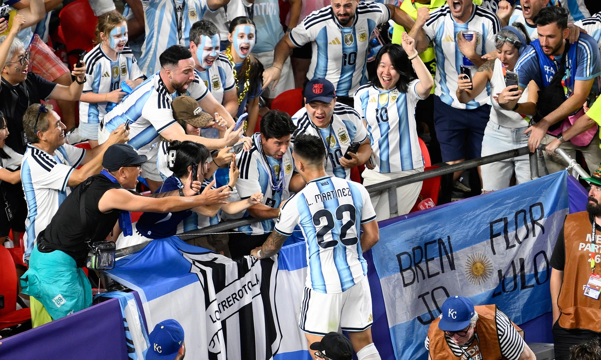Báo Anh đặt dấu hỏi về việc tiền đạo Argentina thoát thẻ đỏ: góc nhìn mới cho người chơi Việt - hình ảnh - winxx88.vip